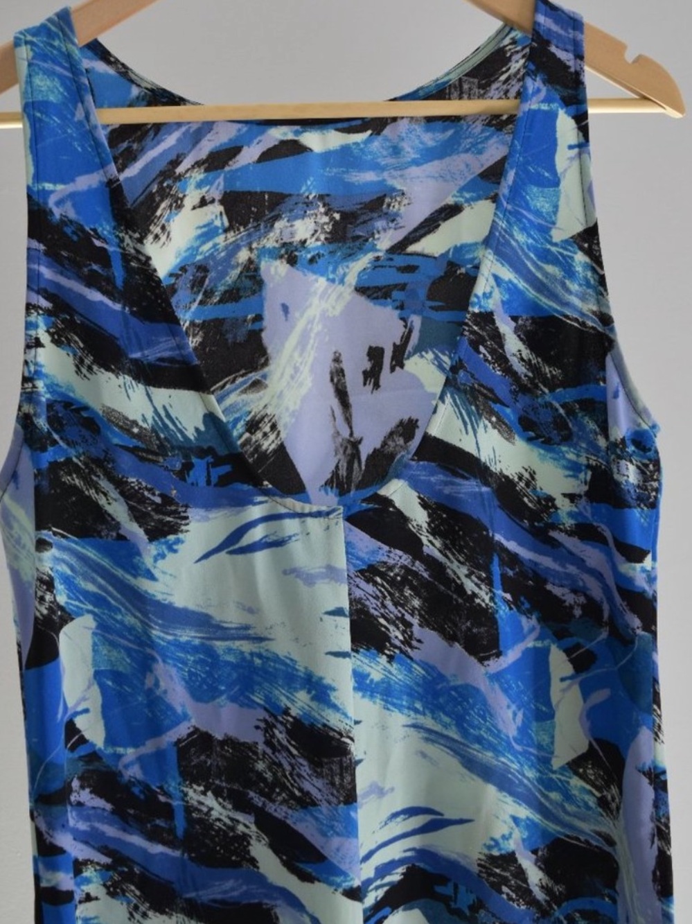 Abstract Print Shift Dress - Picture 5 of 10
